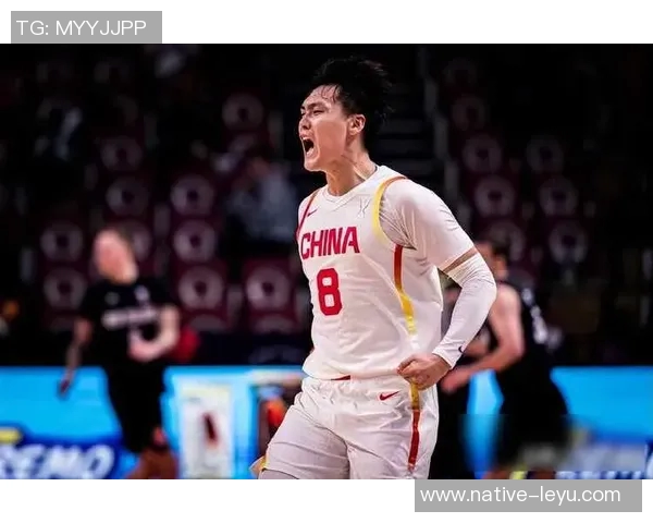 赵睿带领中国男篮迎战国际赛场挑战展现年轻力量与团队精神